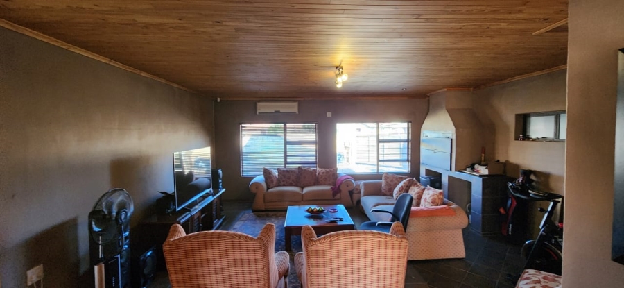 3 Bedroom Property for Sale in Hillcrest Northern Cape